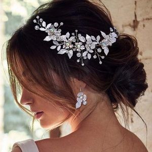 1Rhinestone & Flower Decor Elegant Bridal Hair Comb & 1pair Drop Earrings